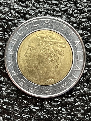 Italy 500 lire 111 1982 - km#,